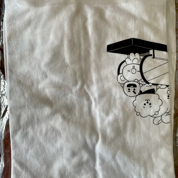 New BT21 (BTS) crewneck t-shirt! - Picture 2 of 2